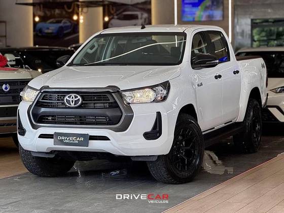 TOYOTA HILUX 2.8 D-4D TURBO DIESEL CD POWER PACK 4X4 MANUAL